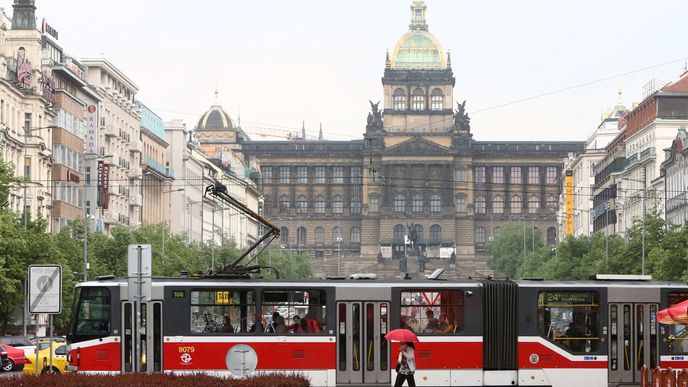 Na současnou trať přes Václavské náměstí by se měla napojit nová linka od budovy Národního muzea.