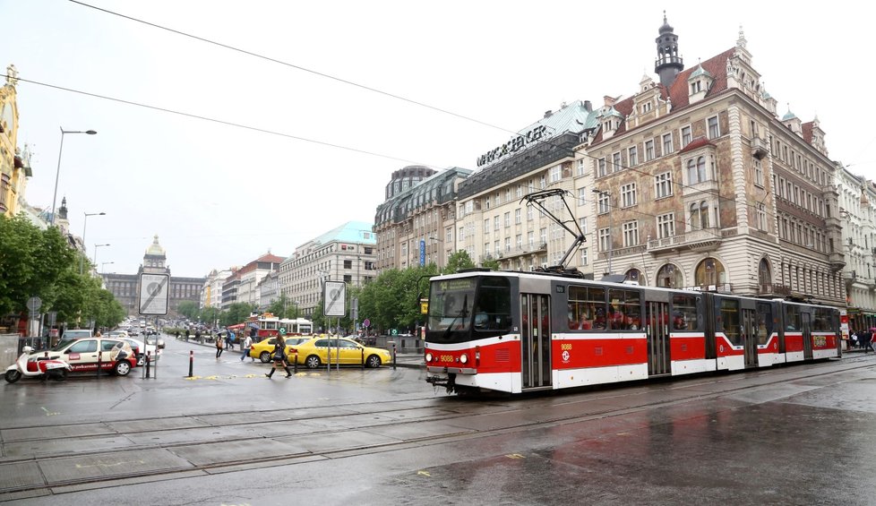 Na současnou trať přes Václavské náměstí by se měla napojit nová linka od budovy Národního muzea.