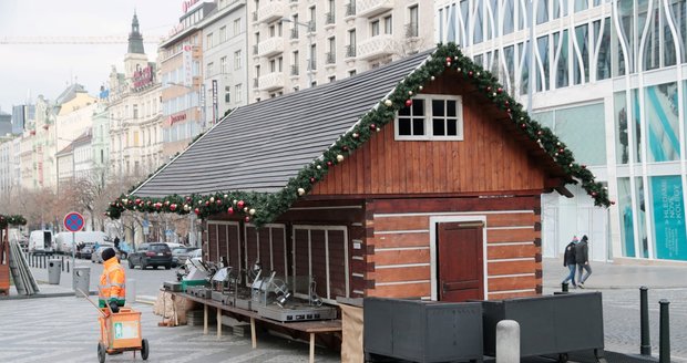 Společnost Taiko zrušila letošní vánoční trhy na Václavském náměstí. Některé stánky byly ještě ve středu 2. prosince otevřené.