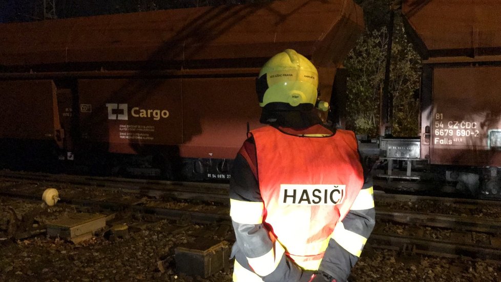 V Malešicích vykolejil nákladní vlak. Oprava tratě by mohla trvat do poloviny příštího týdne.