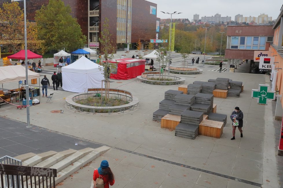Na Sofijském náměstí v Modřanech se dílo objevilo během letošní revitalizace.