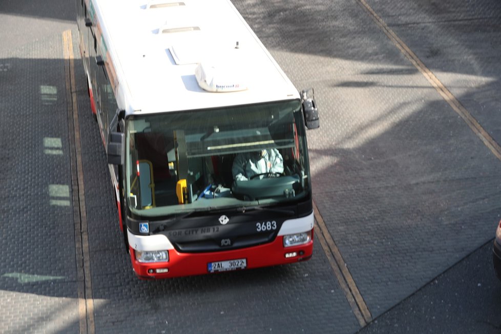 Autobusový terminál na Černém Mostě.