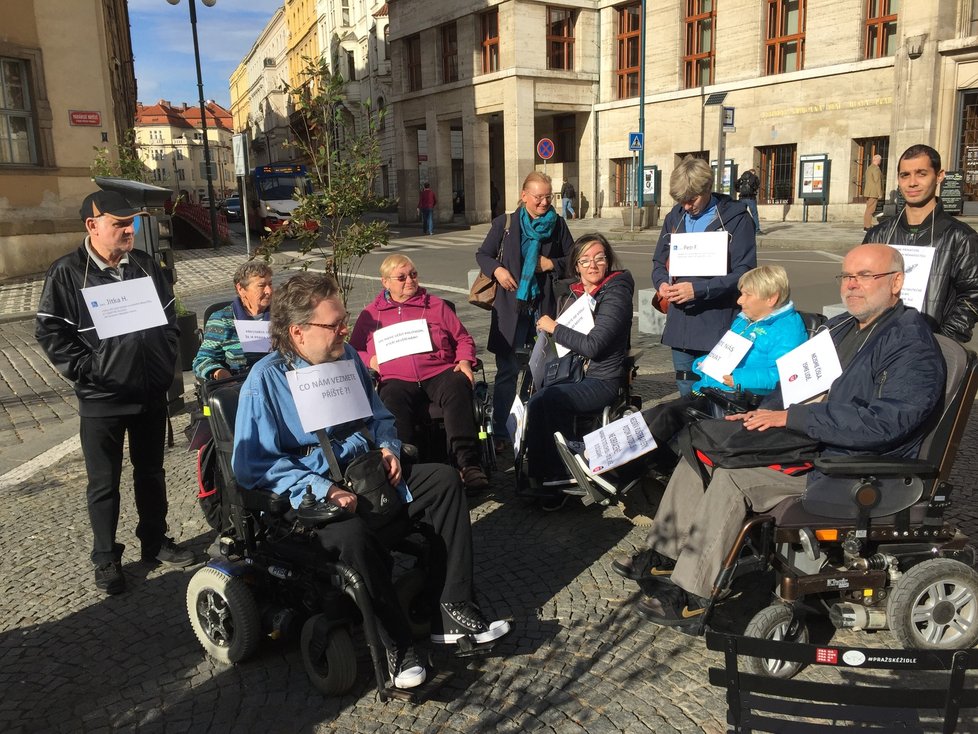 Vozíčkáři v minulosti protestovali proti zrušení linky H1