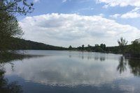 Hrůzný nález v Praze: Na hladině nádrže v Hostivaři plavalo tělo muže