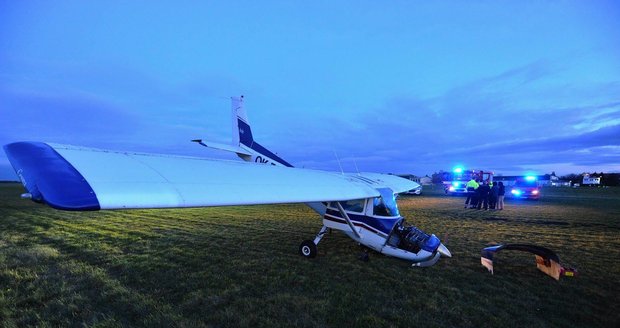 Na letňanském letišti došlo k letecké havárii.