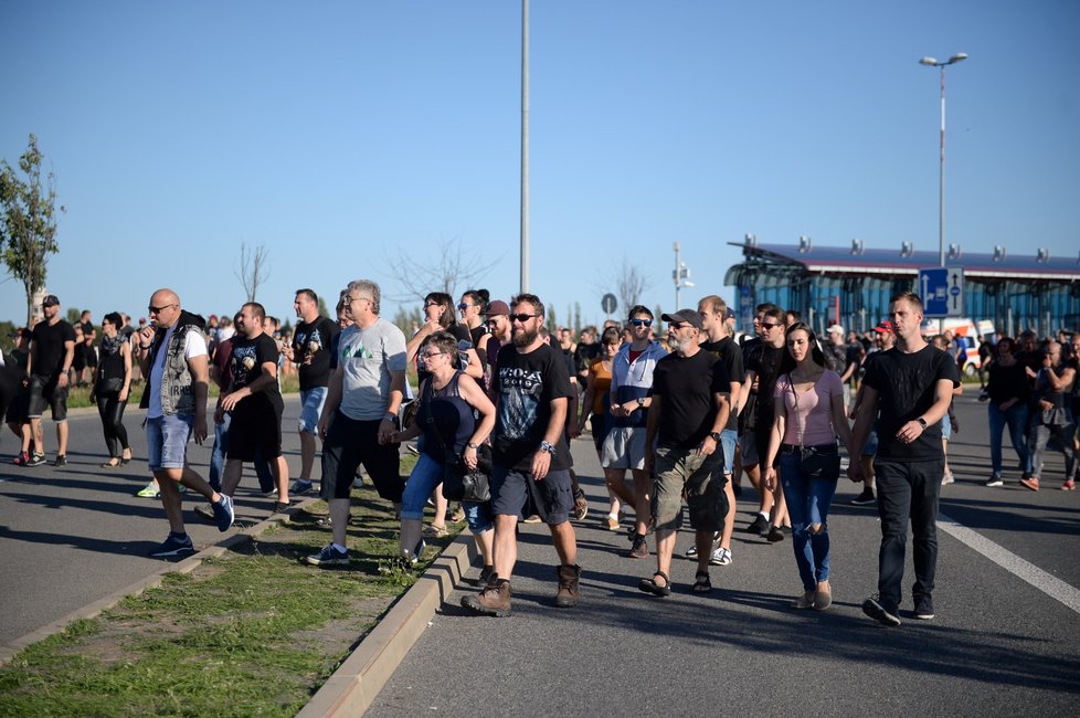 Na koncert Metallicy v pražských Letňanech přišlo 70 tisíc fanoušků.