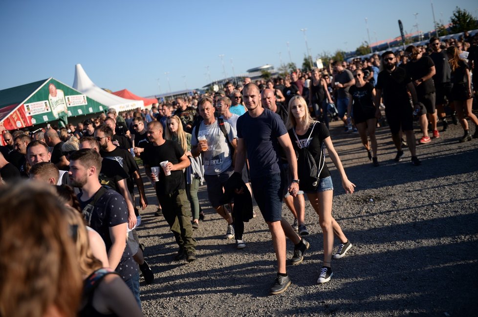 Na koncert Metallicy v pražských Letňanech přišlo 70 tisíc fanoušků.