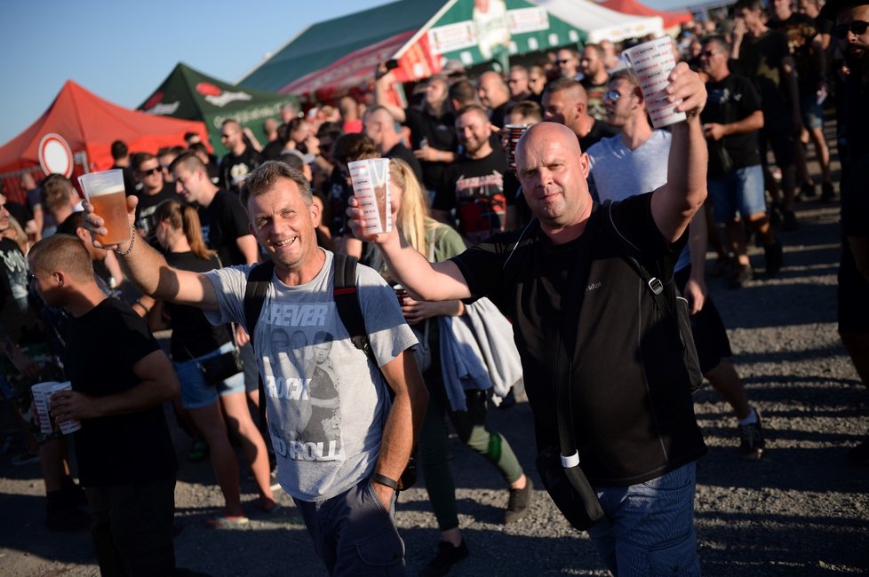 Na koncert Metallicy v pražských Letňanech přišlo 70 tisíc fanoušků.