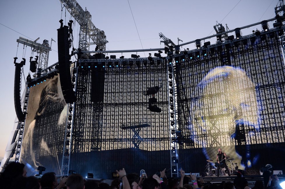 Na koncert Metallicy v pražských Letňanech přišlo 70 tisíc fanoušků.