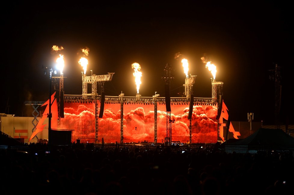 Na koncert Metallicy v pražských Letňanech přišlo 70 tisíc fanoušků.