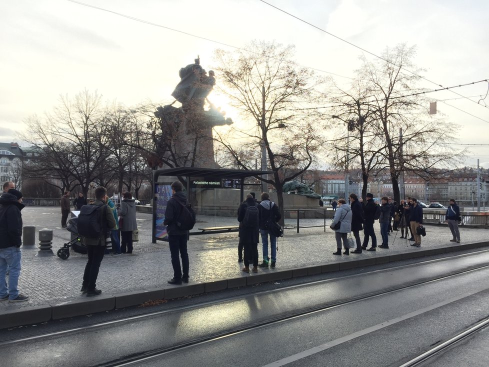 Praha přístřešky MHD koupí sama, rozhodli radní.