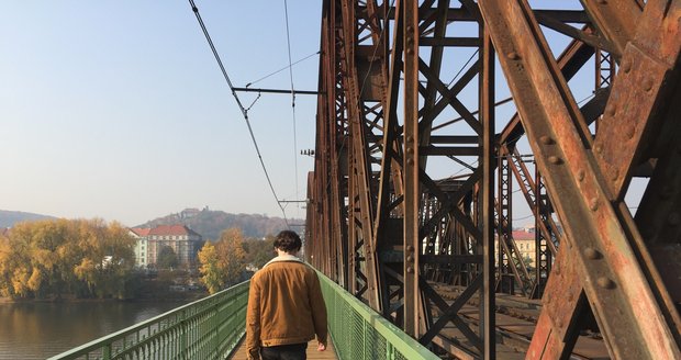 Lávka na železničním mostě ve Výtoni byla z poloviny znovu otevřená.