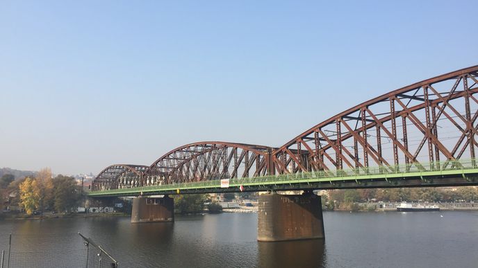 Železniční most pod Vyšehradem