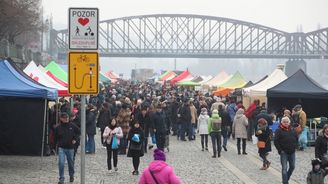 Ztlumíme metropoli, rozhodli se Piráti a Čižinský. Začnou na populární náplavce u Rašínova nábřeží