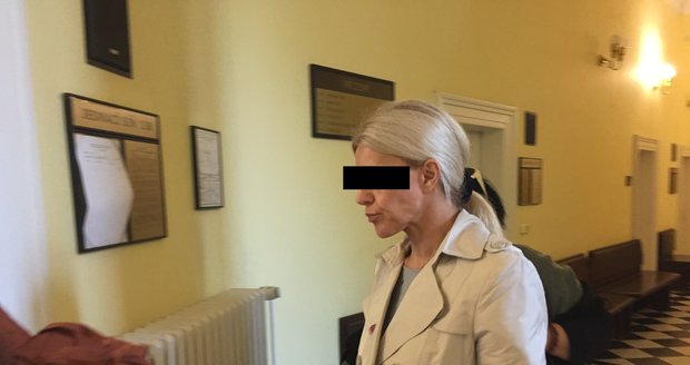 Silvestrovská řidička svých činů lituje. Obvodní soud pro Prahu 2 jí uložil čtyři a půl roku ve vězení.