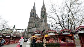 První vánoční trhy v Praze začaly: Dobrá zpráva! Na náměstí Míru nezdražili
