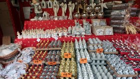 Při kontrolách prodeje vánočního sortimentu na adventních trzích zjistila Česká obchodní inspekce (ČOI) pochybení zhruba ve čtvrtině případů