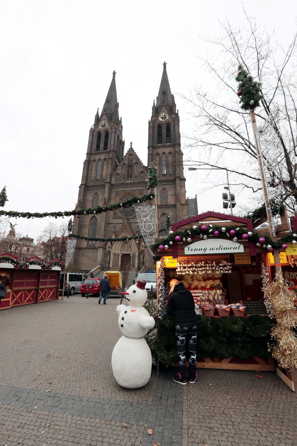 Při kontrolách prodeje vánočního sortimentu na adventních trzích zjistila Česká obchodní inspekce (ČOI) pochybení zhruba ve čtvrtině případů