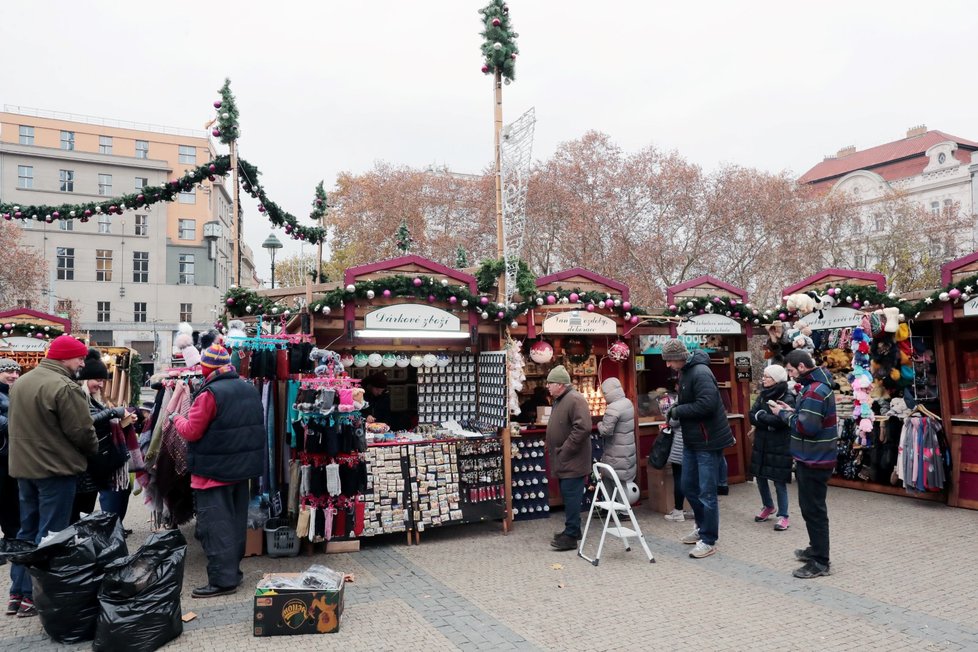 Při kontrolách prodeje vánočního sortimentu na adventních trzích zjistila Česká obchodní inspekce (ČOI) pochybení zhruba ve čtvrtině případů