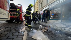 V úterý 8. prosince zasahovali pražští hasiči ve Vyšehradské ulici v Praze 2 u požáru obchodu s elektrem.
