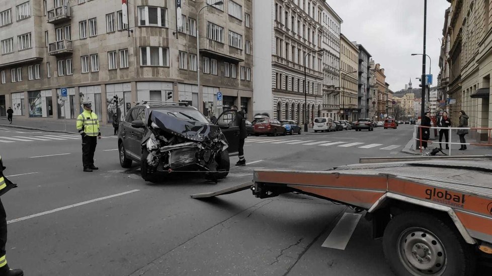 V Žitné se srazily dvě SUV. Nehoda omezila dopravu přibližně na hodinu.