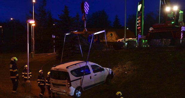 V Horních Počernicích ujelo řidiči auto od stojanu.