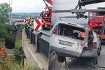 Na Pražském okruhu vyjelo auto ze silničního nadjezdu a zřítilo se několik metrů. Na místě nebyl řidič a jeho vůz musel vytáhnout hasičský jeřáb.