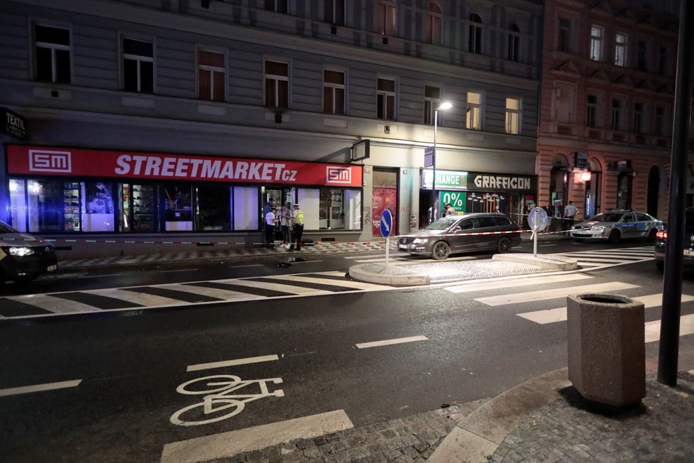 V sobotu večer došlo na Žižkově ke srážce chodce a automobilu. Policisté prověřují možnost, že byl muž do vozovky strčený.