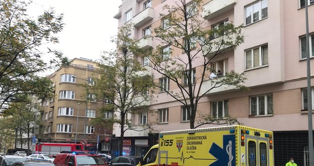 Žena na Žižkově vyhrožovala v úterý 10. listopadu, že spáchá sebevraždu skokem z balkonu.
