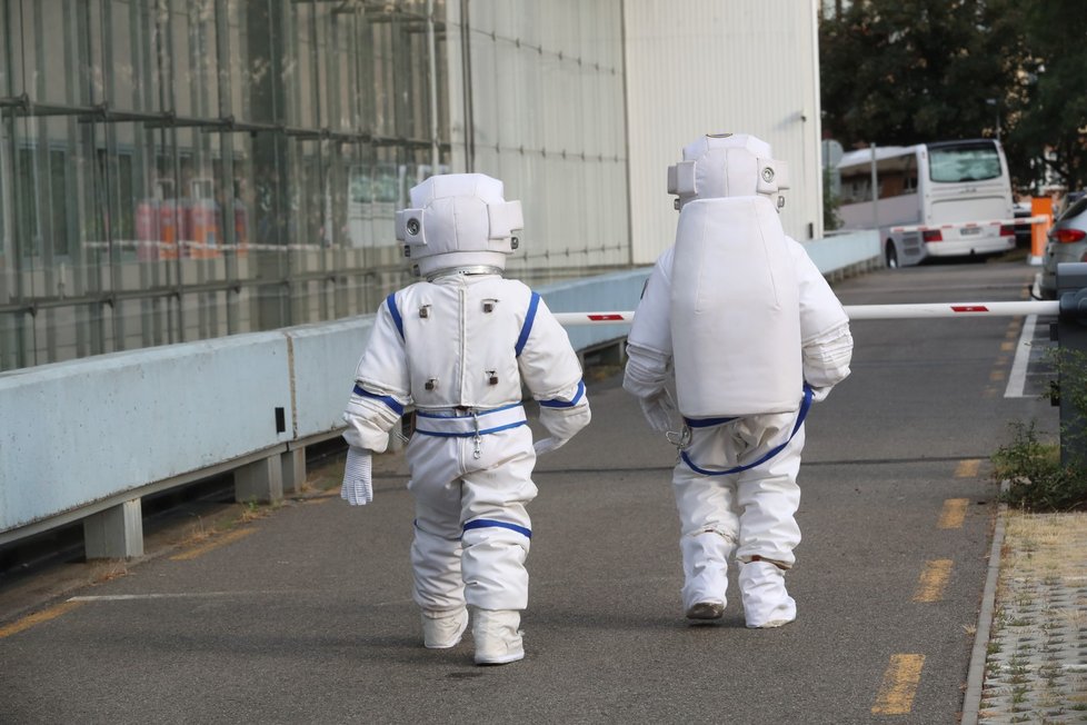 Skafandry pro Apollo 11 měly 21 vrstev, dvojité boty a byly vyráběné ručně.