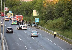 V ulici 5. května došlo v neděli večer k hromadné nehodě. Provoz po silnici byl ve směru z centra dočasně uzavřený.