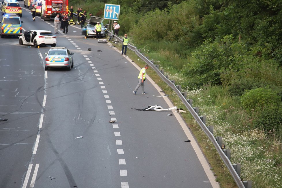 V ulici 5. května došlo v neděli večer k hromadné nehodě. Provoz po silnici byl ve směru z centra dočasně uzavřený.