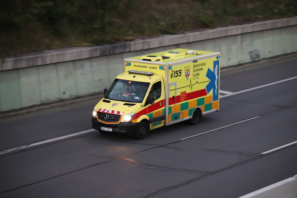 V ulici 5. května došlo v neděli večer k hromadné nehodě. Provoz po silnici byl ve směru z centra dočasně uzavřený.