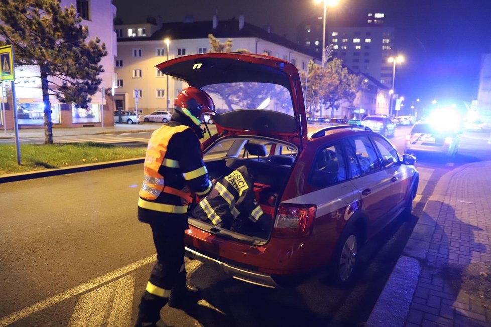 V Kovařovicově ulici v Praze 4 hořel 25. 11. 2020 byt v panelovém domě.