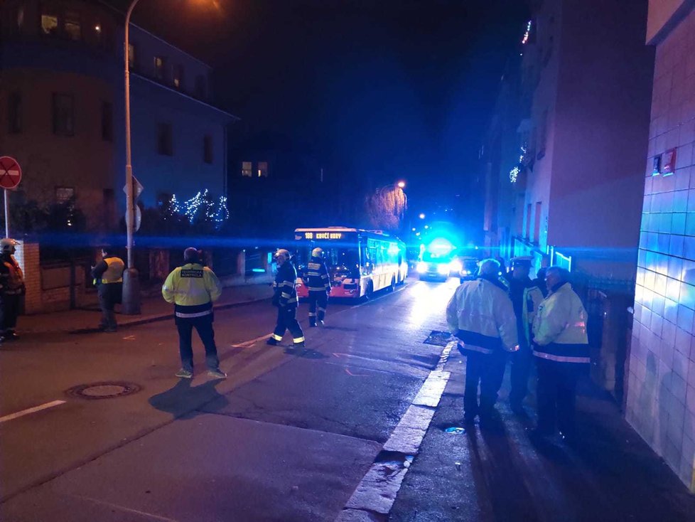 V Praze 4 došlo k nehodě autobusu a automobilu.