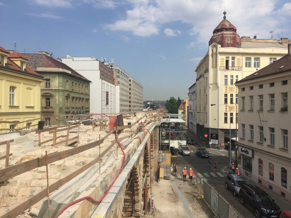 Jedinečný pohled na probíhající opravu Negrelliho viaduktu.