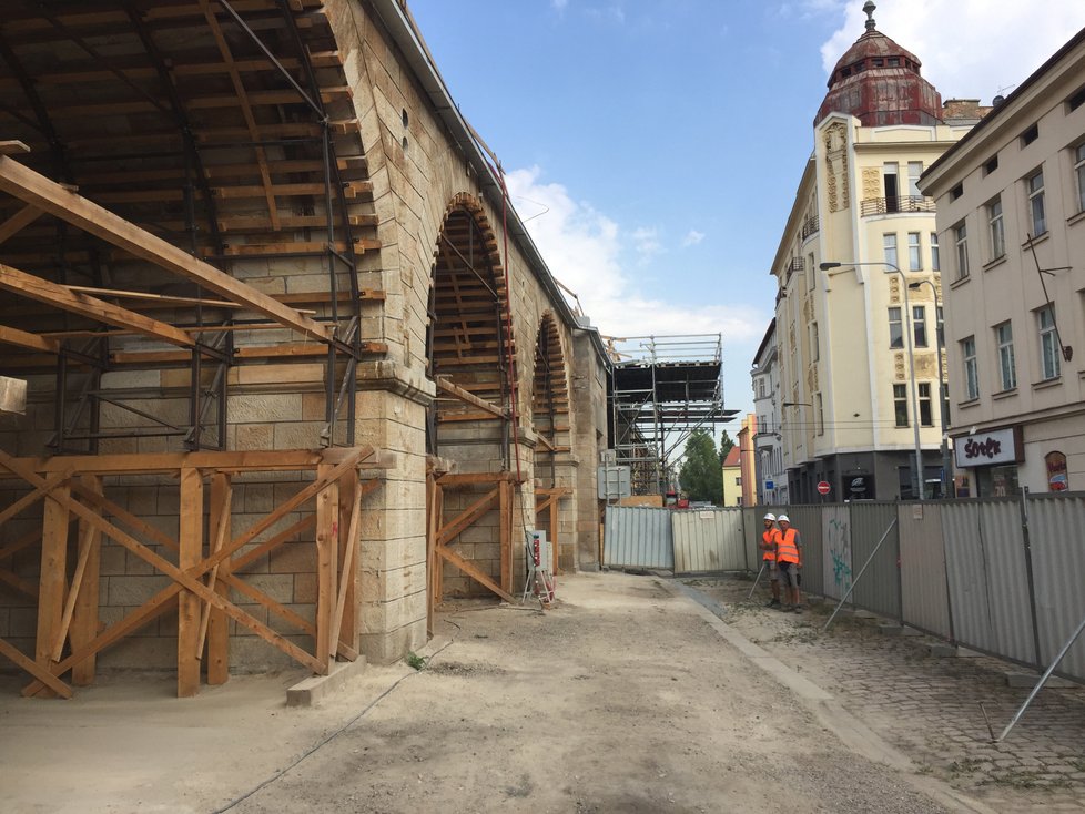 Jedinečný pohled na probíhající opravu Negrelliho viaduktu