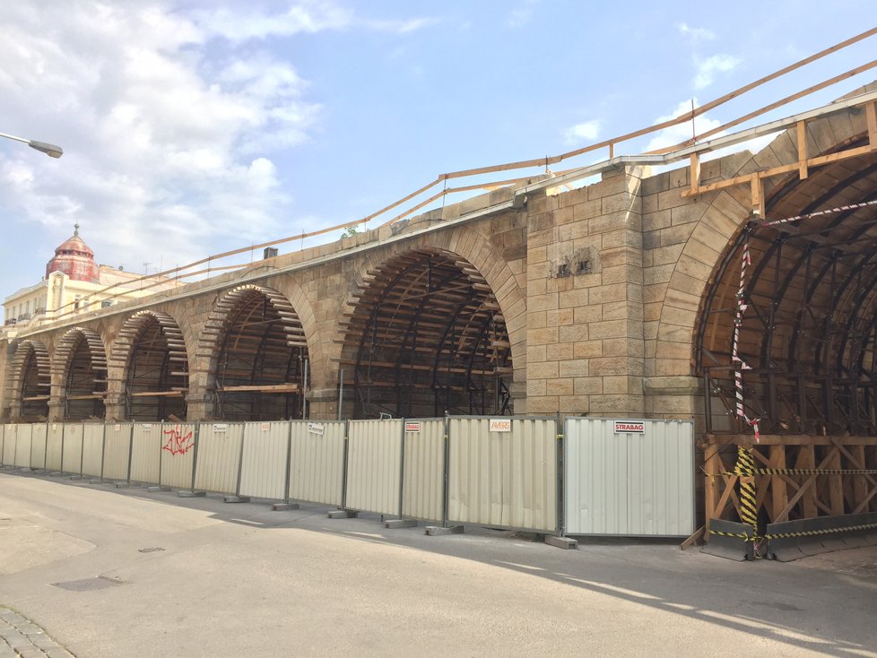 Jedinečný pohled na probíhající opravu Negrelliho viaduktu