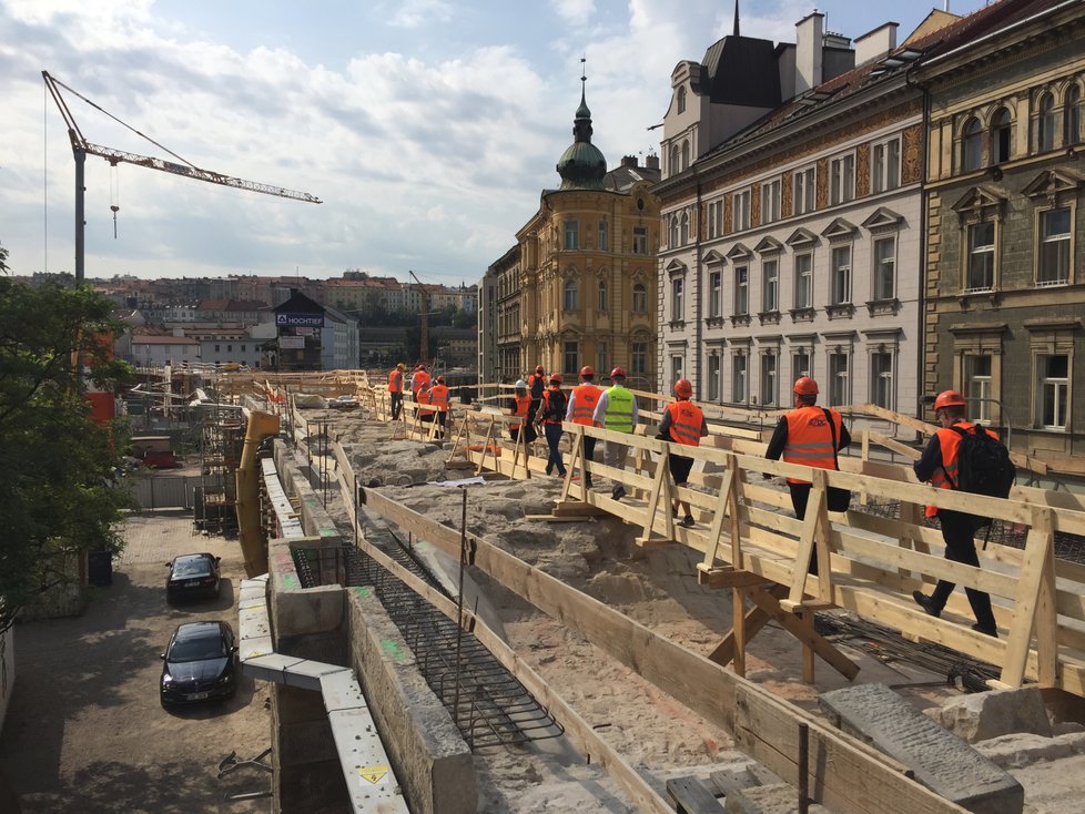 Jedinečný pohled na probíhající opravu Negrelliho viaduktu.