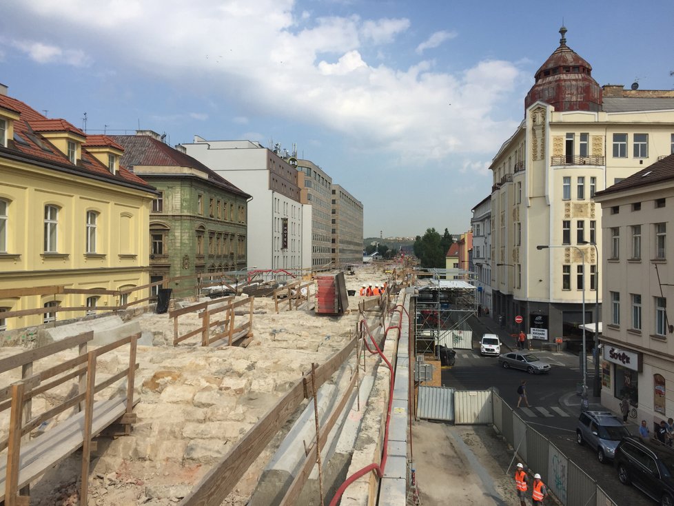 Jedinečný pohled na probíhající opravu Negrelliho viaduktu.