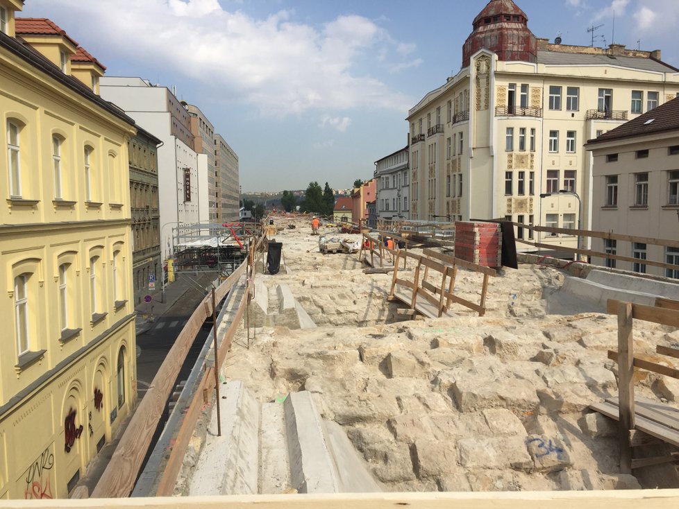 Jedinečný pohled na probíhající opravu Negrelliho viaduktu.