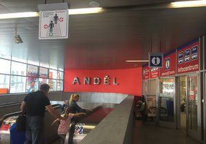 Vstup do zrekonstruovaného metra Anděl