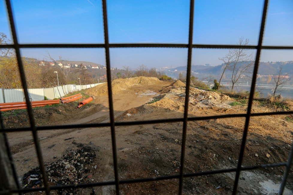 Barrandovské terasy: Areálu dominuje funkcionalistická vyhlídková restaurace Terasy Barrandov od architekta Maxe Urbana.