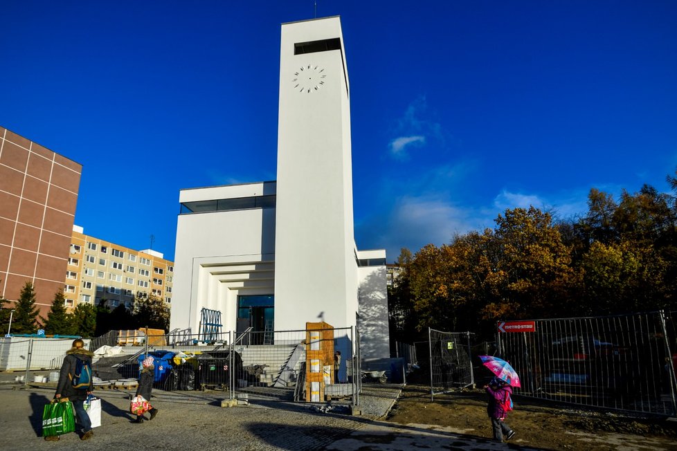 Na pražském sídlišti Barrandov byl v neděli 22. listopadu vysvěcen nový kostel.