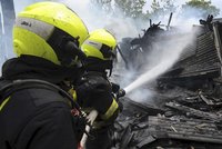 Nedaleko „ďolíčku“ hořelo: V Minské hasiči zachraňovali obyvatele z domu