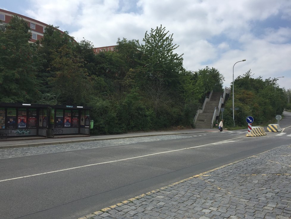 Takto nyní vypadá oblast, kde vedle sebe žijí Pražané a studenti univerzity. Brzy to bude vypadat jinak.