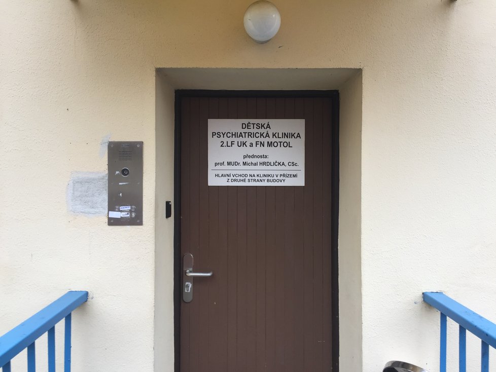 Dětská psychiatrie sídlí v budově z let 1942 až 1943 a jejich stavbu inicioval Reinhard Heydrich.