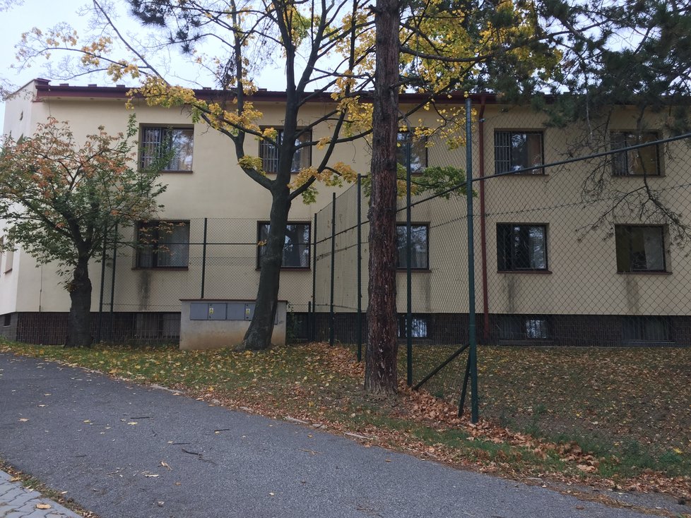 Dětská psychiatrie sídlí v budově z let 1942 až 1943 a jejich stavbu inicioval Reinhard Heydrich.