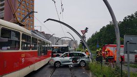 V Tréglově ulici se srazila tramvaj s osobním automobilem.