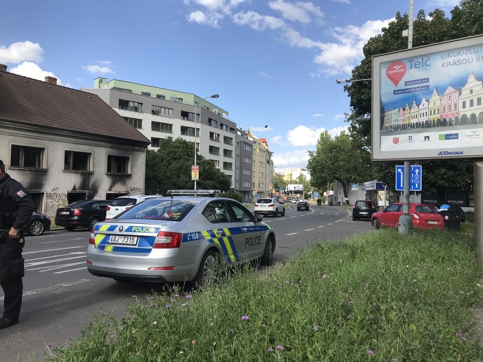 Pražští policisté v pondělí odpoledne zadrželi ve Vrchlického ulici dva muže, kteří unesli dívku.